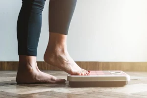 چگونه به‌درستی خود را وزن کنیم؟